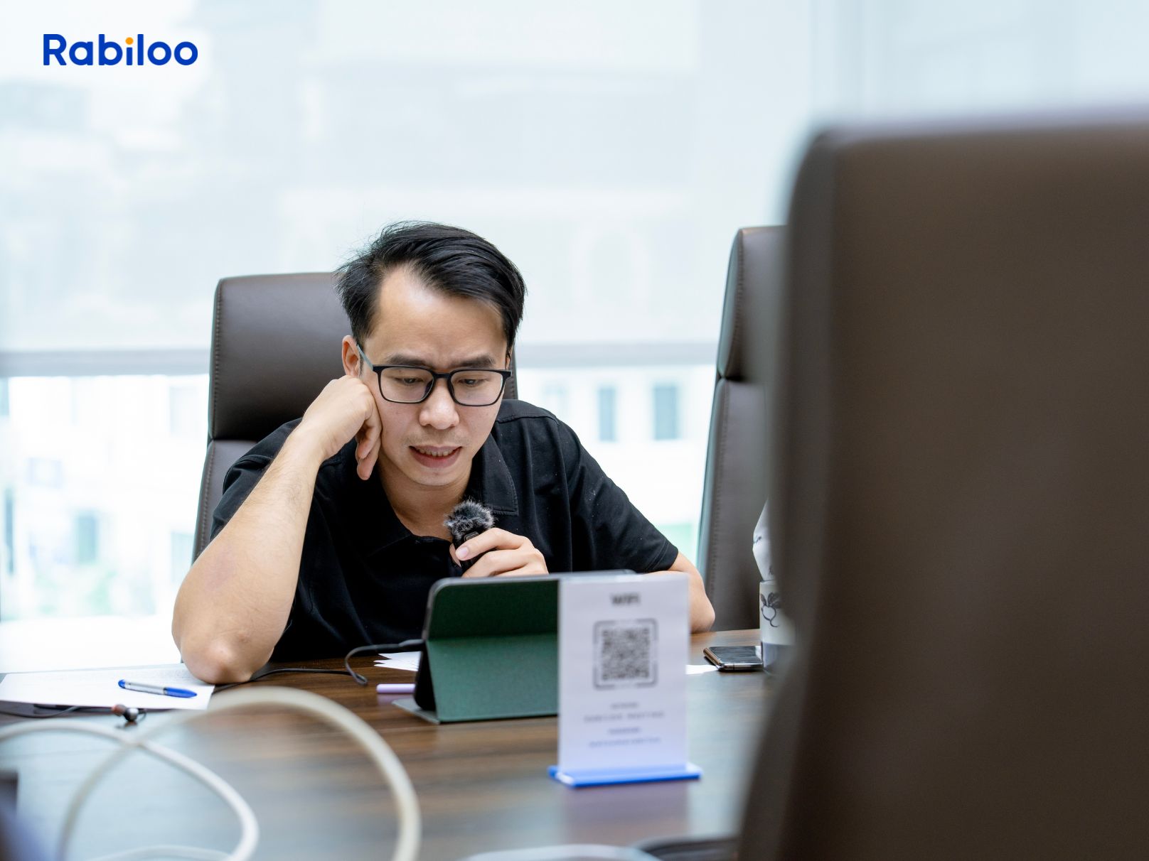 Anh Nguyễn Xuân Tiến - COO Rabiloo chia sẻ case study thực tế Rabiloo đã triển khai để người tham dự có cái nhìn thực tế về cách dữ liệu cá nhân được bảo vệ trong môi trường vận hành thực tế của doanh nghiệp