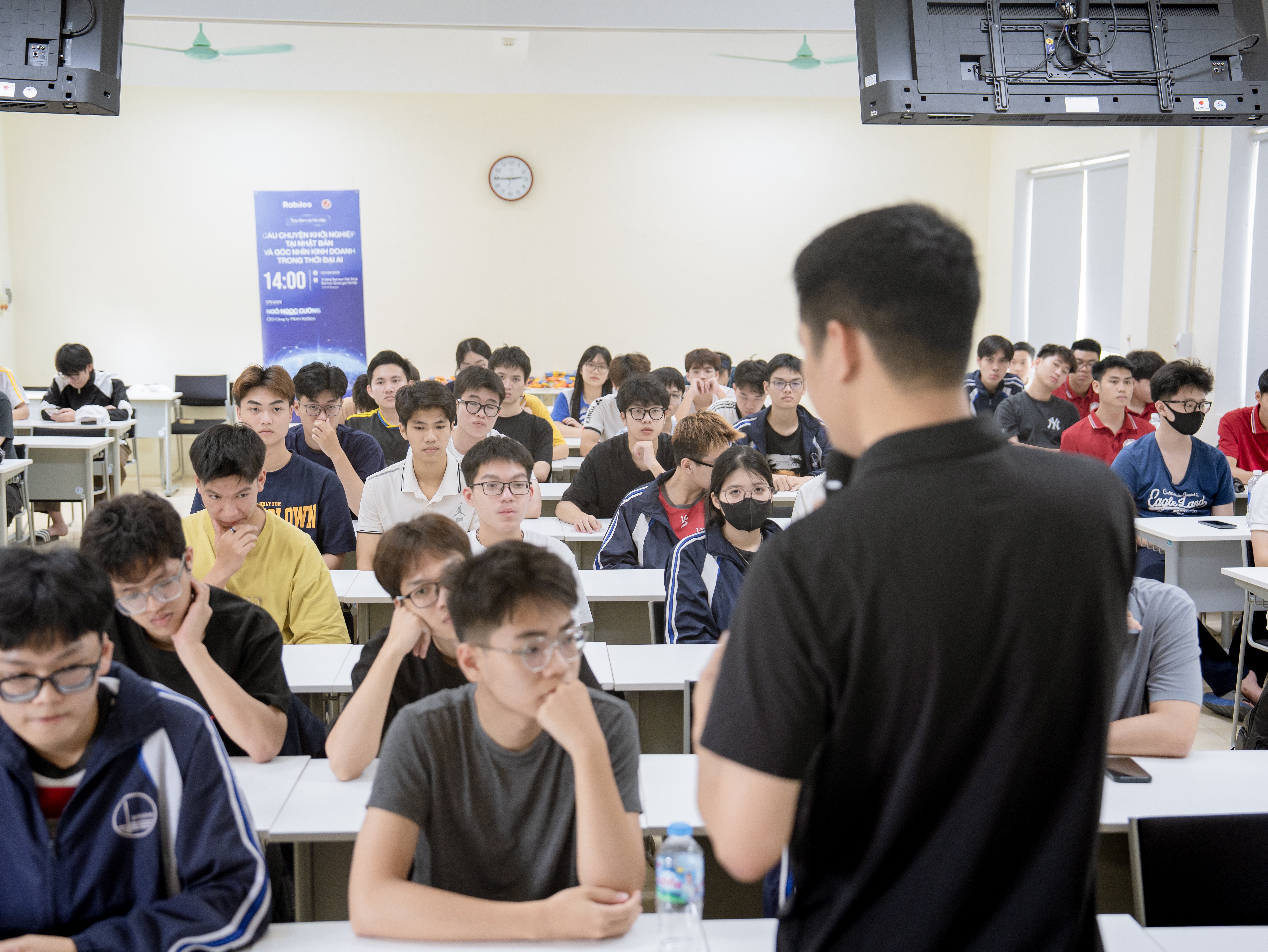 Chủ đề AI được nhiều bạn sinh viên quan tâm tại tọa đàm